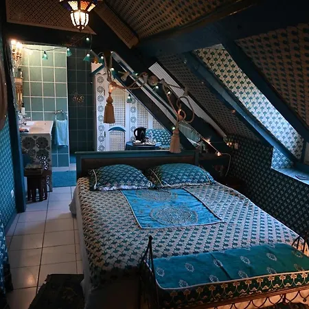 בית הארחה Location Meuble De Tourisme La Rose Des Fables 4*