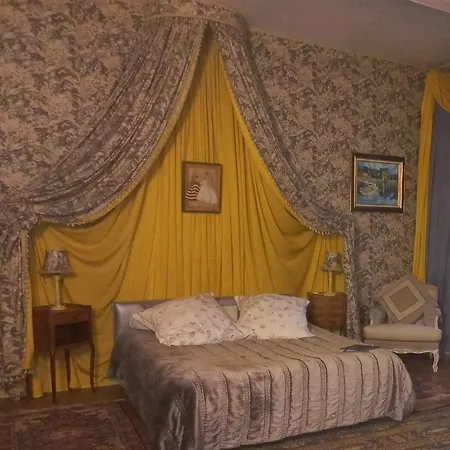 Location Meuble De Tourisme La Rose Des Fables 4* Шато-Тьерри