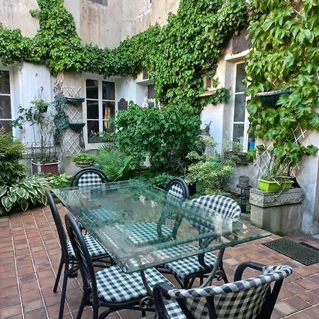 Location Meuble De Tourisme La Rose Des Fables * 샤토티에리