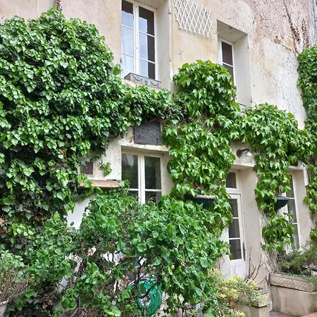Location Meuble De Tourisme La Rose Des Fables * 샤토티에리